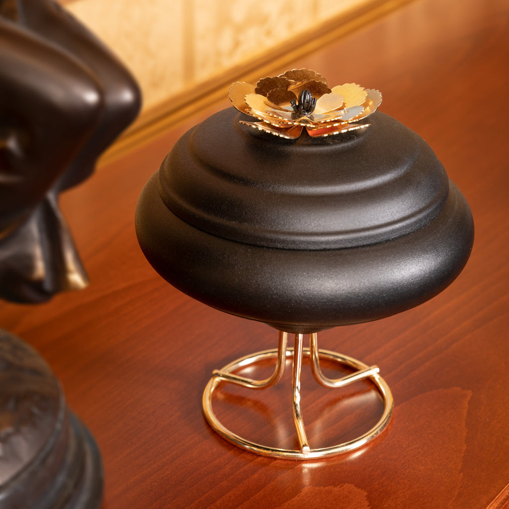 BLACK AND GOLD CANDY BOWL WITH LID