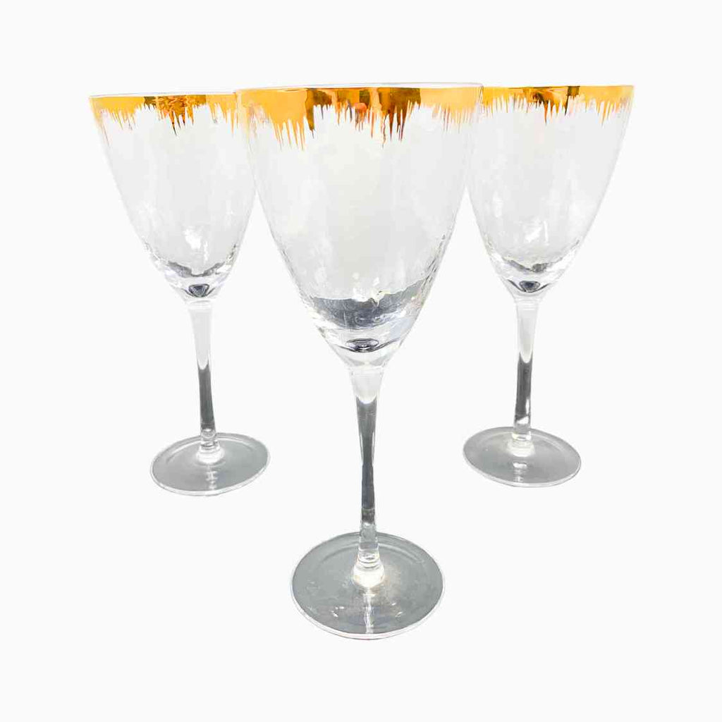 FOUR-PIECE GOLD RIM HAMMERED STEMWARE