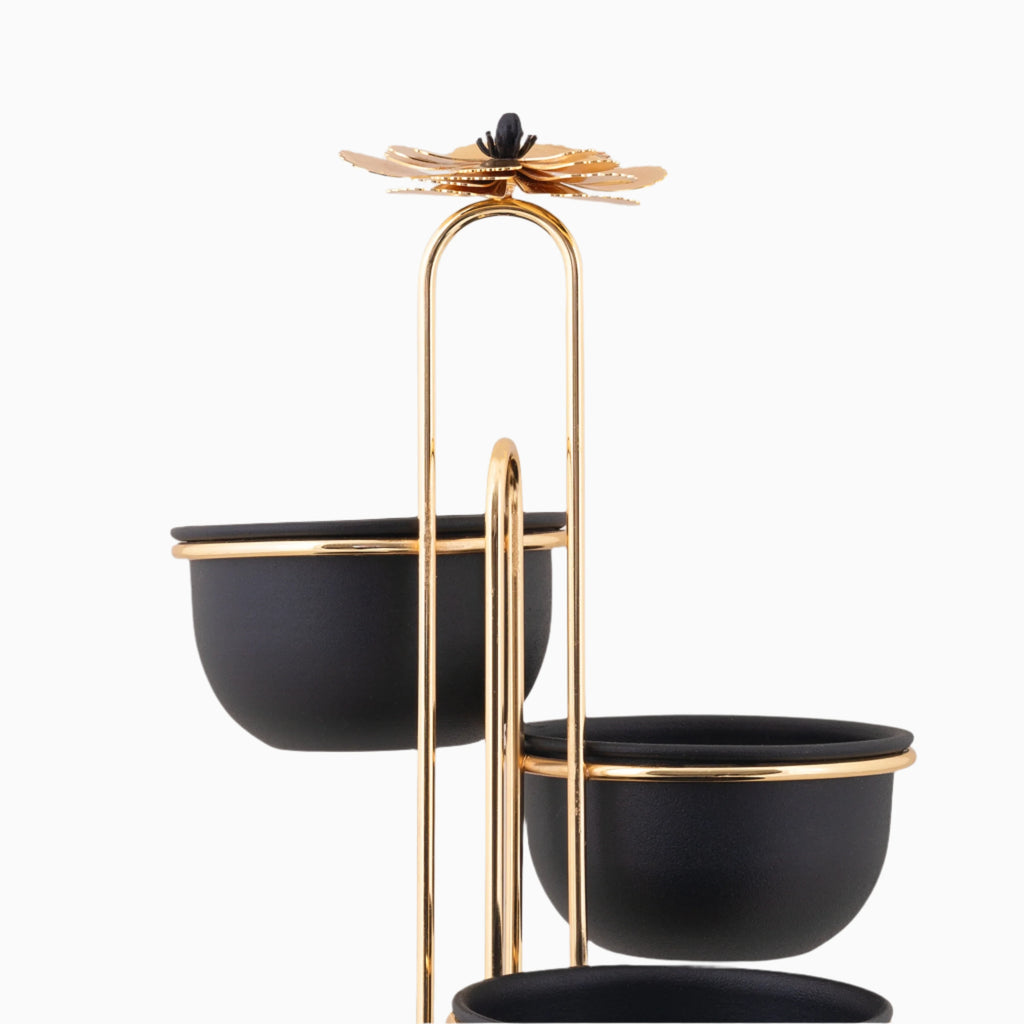 FOUR-SECTION BLACK AND GOLD SNACK BOWL