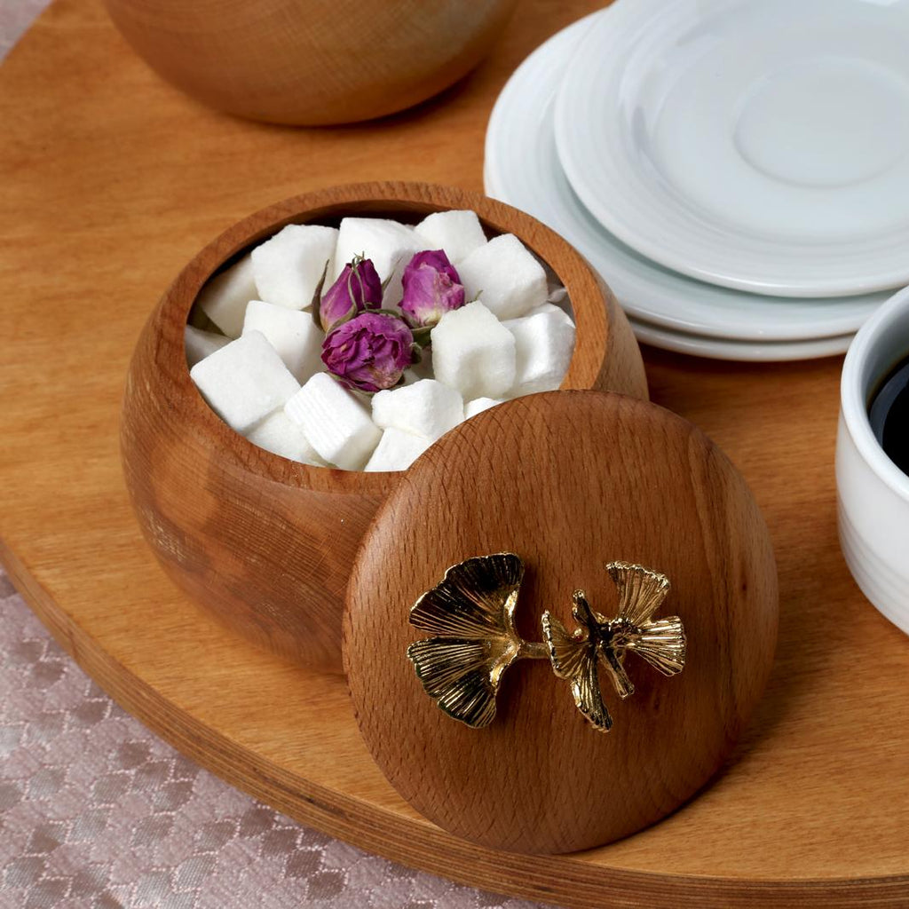 FOUR PERSON PORCELAIN TEA SET ON WOODEN TRAY