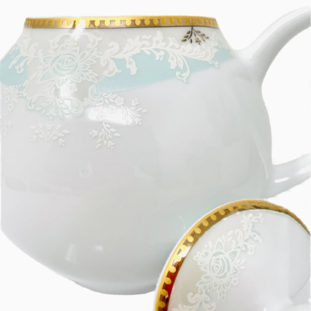 WHITE AND BLUE TEAPOT WITH LID