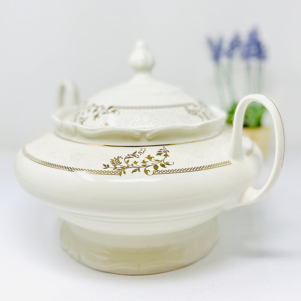 98-PIECE WHITE & GOLD PAOLA DINNERWARE SET FOR 12-PERSON