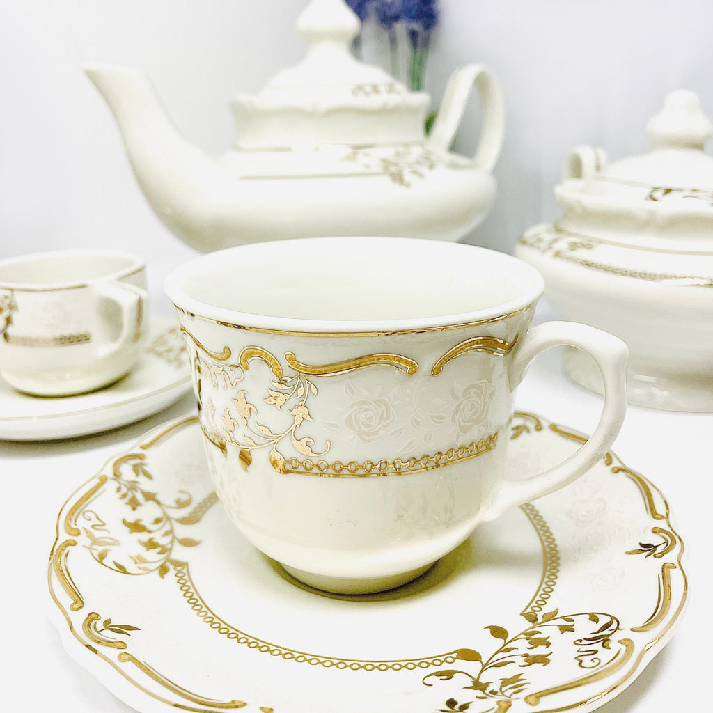 98-PIECE WHITE & GOLD PAOLA DINNERWARE SET FOR 12-PERSON